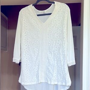 Chic White Embroidered Blouse